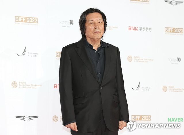 부산국제영화제 개막식 참석한 이창동 감독