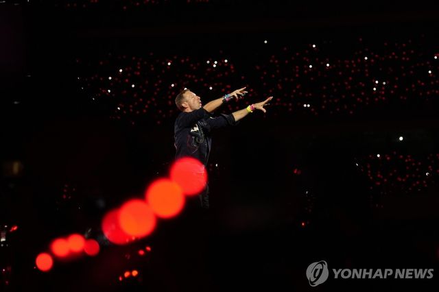 지난 1월 공연하는 콜드플레이 크리스 마틴