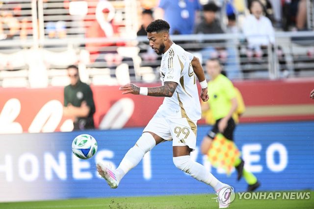 LAFC의 3번째 골 넣는 부앙가