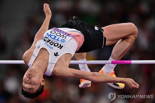 바를 넘는 우상혁