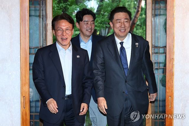 당정대 고위급 만찬회동 참석하는 김민석-김병기-강훈식