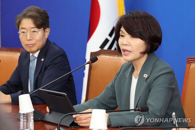 발언하는 한정애 정책위의장