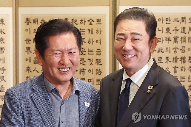 정청래-김병기, 환한 표정으로