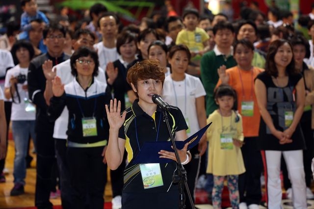 2013년 배드민턴대회 참가한 란펑친 씨 