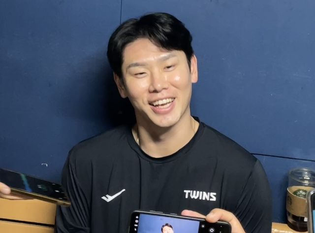 경기 후 활짝 웃은 LG 홍창기