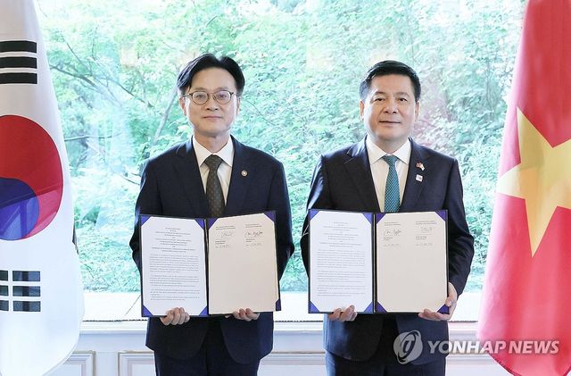 김정관 장관, 베트남 산업무역부 장관 협의의사록 교환