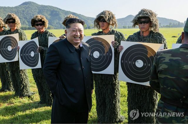 김정은, 신형전차·전자무기 개발 현지지도