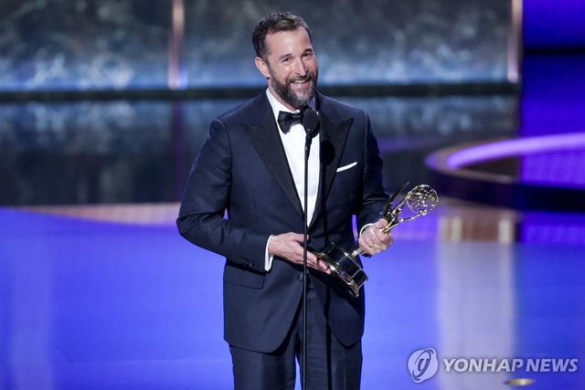 지난 14일 에미상 시상식에서 드라마 시리즈 부문 남우주연상 받은 노아 와일리