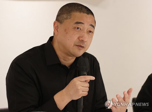 질문에 답하는 켄 리우