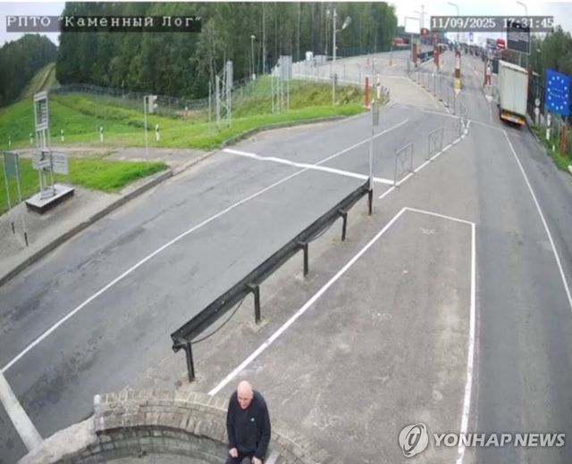 벨라루스-리투아니아 국경 건너기 거부하는 스탓케비치 