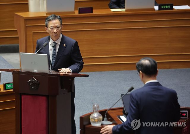 대정부 질문 참석한 정성호 법무부 장관