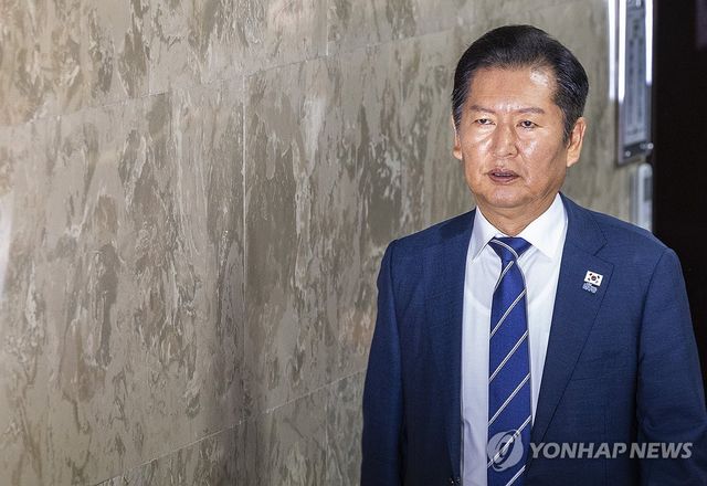 비공개 의원총회 향하는 정청래