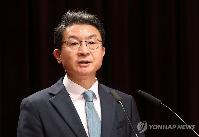 취임사하는 이억원 금융위원장