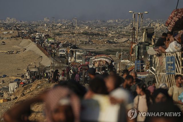 14일(현지시간) 대피 중인 가자지구 주민