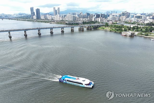 물길 따라 서울 가로지르는 한강버스