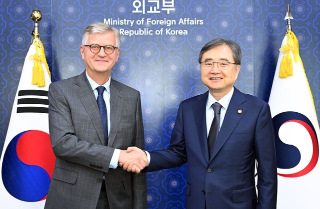 유엔 평화활동국 사무차장 만난 조현 외교부 장관