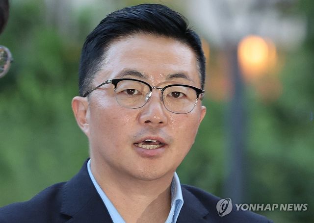 특검 들어서며 답변하는 김예성