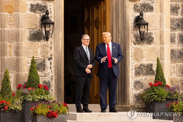 7월 스코틀랜드에서 만난 트럼프 대통령과 스타머 총리