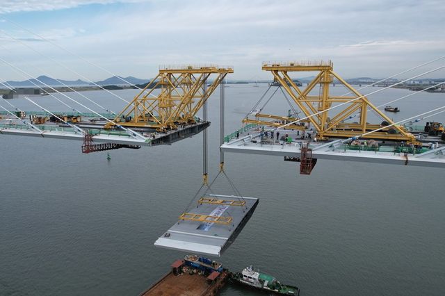 제3연륙교 사장교 시공 모습