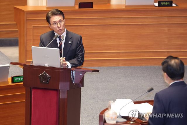 답변하는 김민석 국무총리