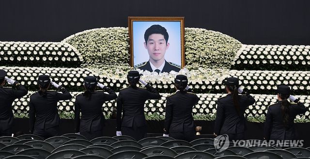 갯벌 고립 노인 구하다 숨진 고 이재석 경사 영결식 엄수