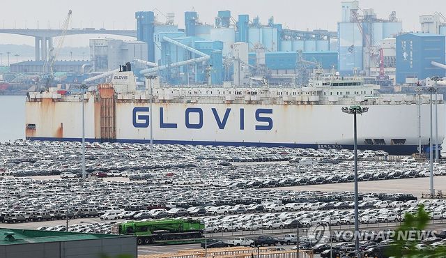 경기도 평택항에서 수출 대기 중인 자동차