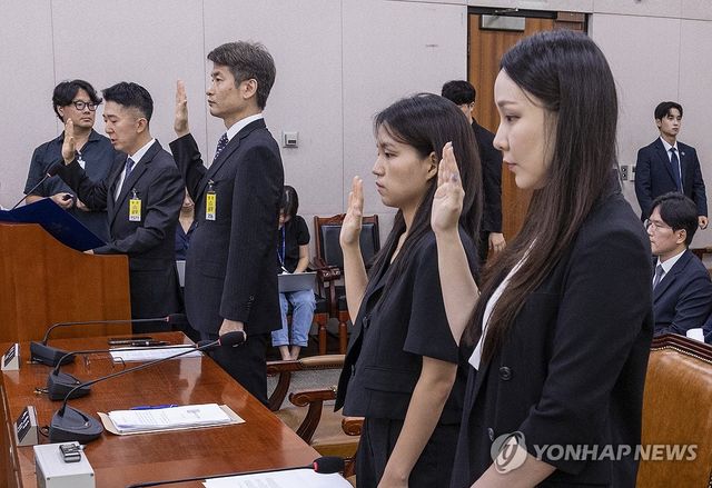 검찰개혁 입법 청문회 출석한 검사들과 검찰 수사관들 증인선서