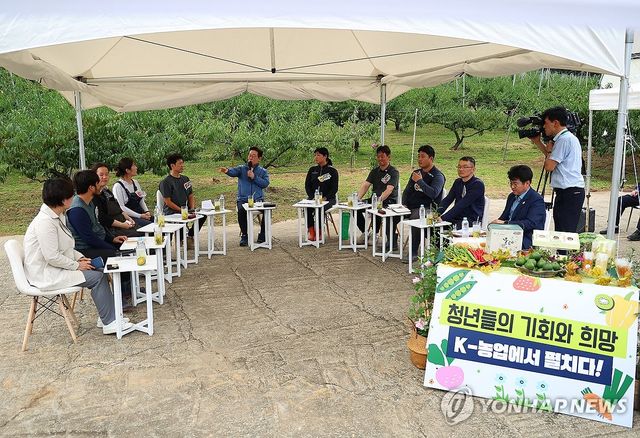 이재명 대통령, 청년 농업인 간담회