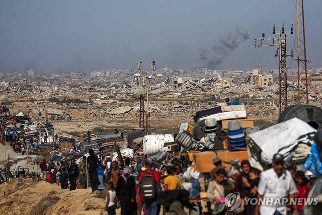 가자시티를 떠나는 주민들