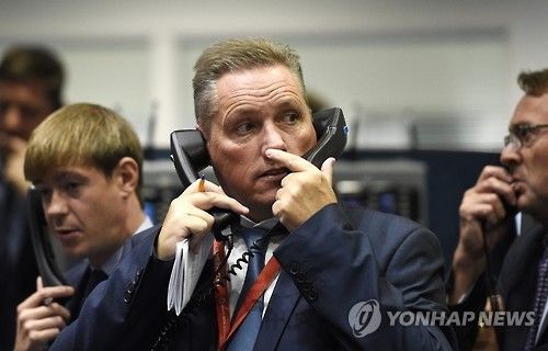 영국 런던금속거래소(LME)의 트레이더들.