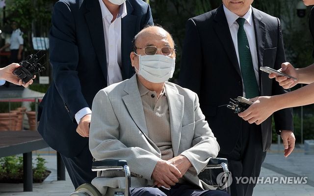 이봉관 서희건설 회장, 특검 출석