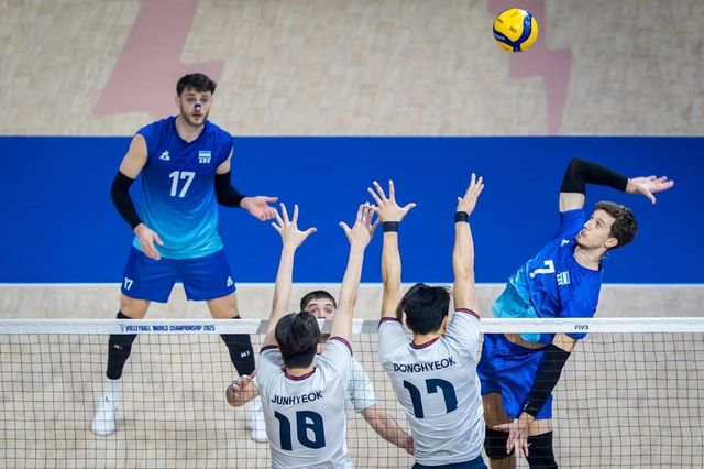 공방 펼치는 한국-아르헨티나 남자 배구 대표팀 선수들