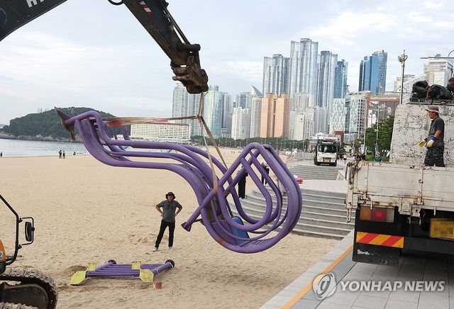 해운대해수욕장 망루 철거