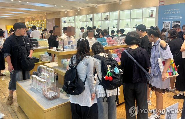 '바글바글' 뮷즈샵