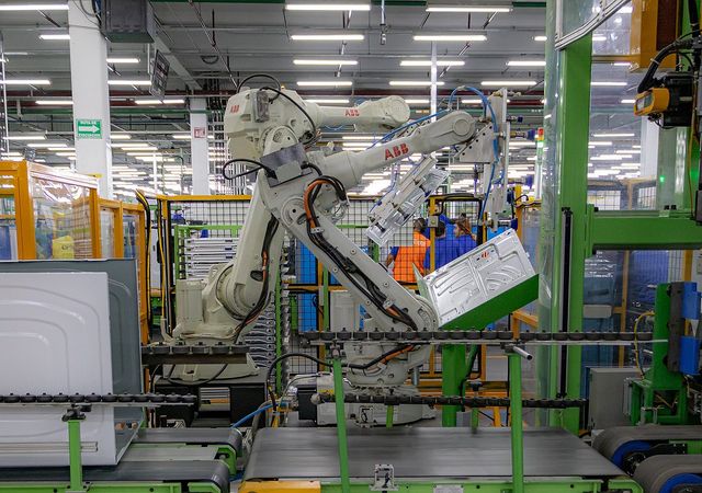 로봇과 협업하는 AI가전의 산실…삼성 멕시코 케레타로 공장