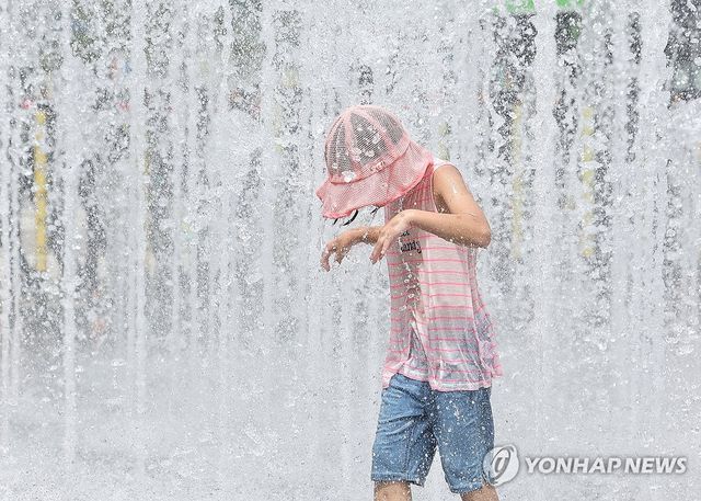 '다시 폭염' 계속되는 물놀이