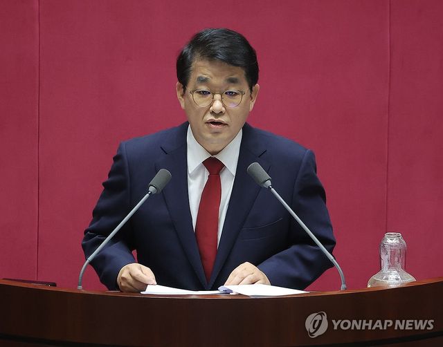 대정부질문 나선 배준영 의원