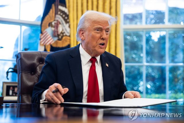 자동차 관세 발표하는 트럼프 미국 대통령