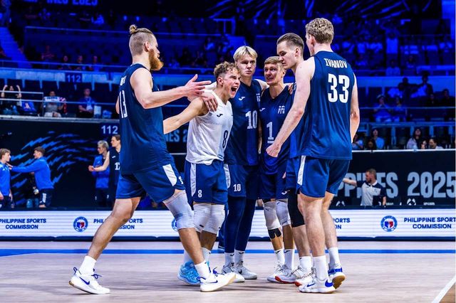 득점 후 기뻐하는 핀란드 남자배구 대표팀 선수들