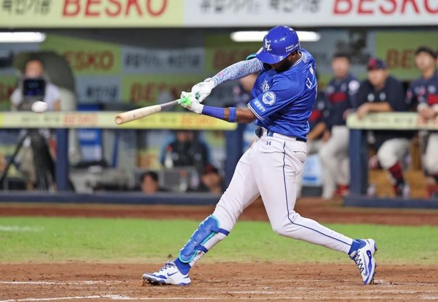 적시타 날리는 디아즈