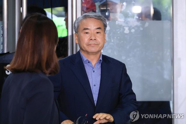 이종섭 전 장관 해병특검 첫 출석…'호주도피' 의혹 조사