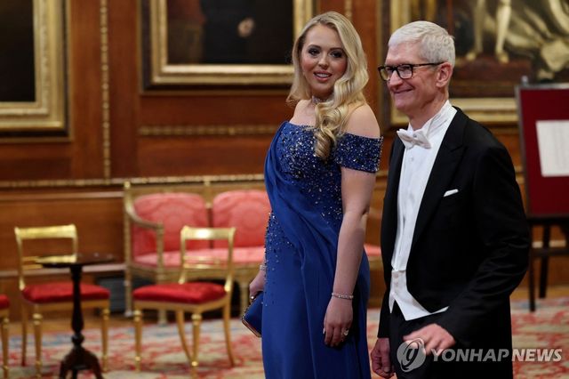 티파니 트럼프와 팀 쿡