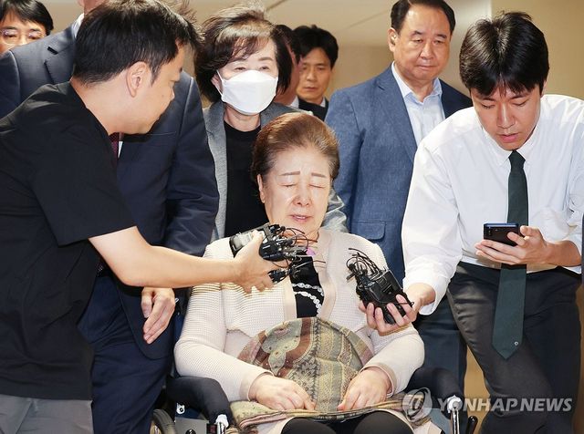 특검 조사 마치고 귀가하는 한학자 총재