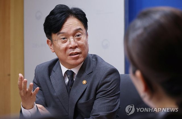 김영훈 고용노동부 장관 인터뷰