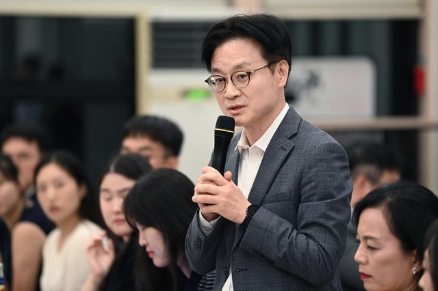 기자간담회서 발언하는 김정관 산업통상자원부 장관