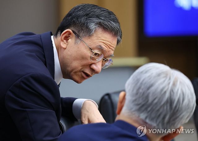 최동석 인사혁신처장과 이야기하는 정성호 법무부 장관