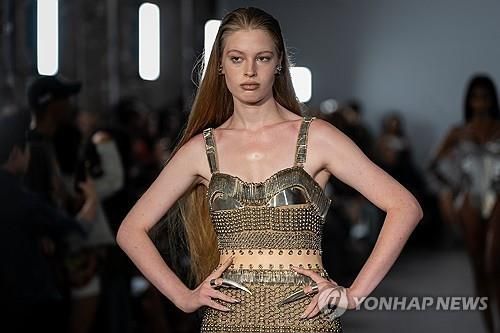 뉴욕패션위크에서 런웨이 모델로 데뷔한 비비언 제나 윌슨