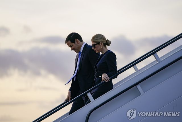 16일 영국 런던 도착한 루비오 장관 부부