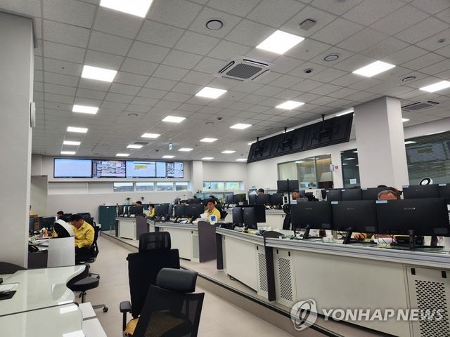 행안부 재난상황실 상황요원 근무실