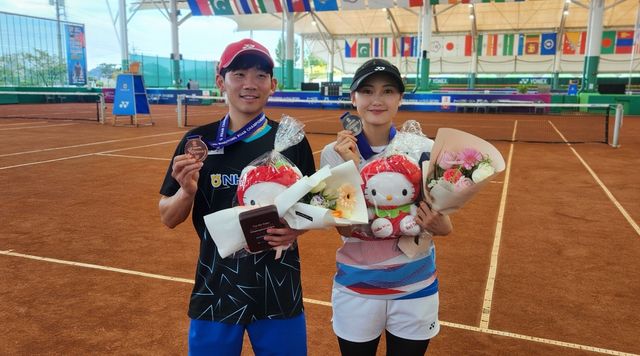 남자 동메달 김우식(왼쪽)과 여자 은메달 이민선.